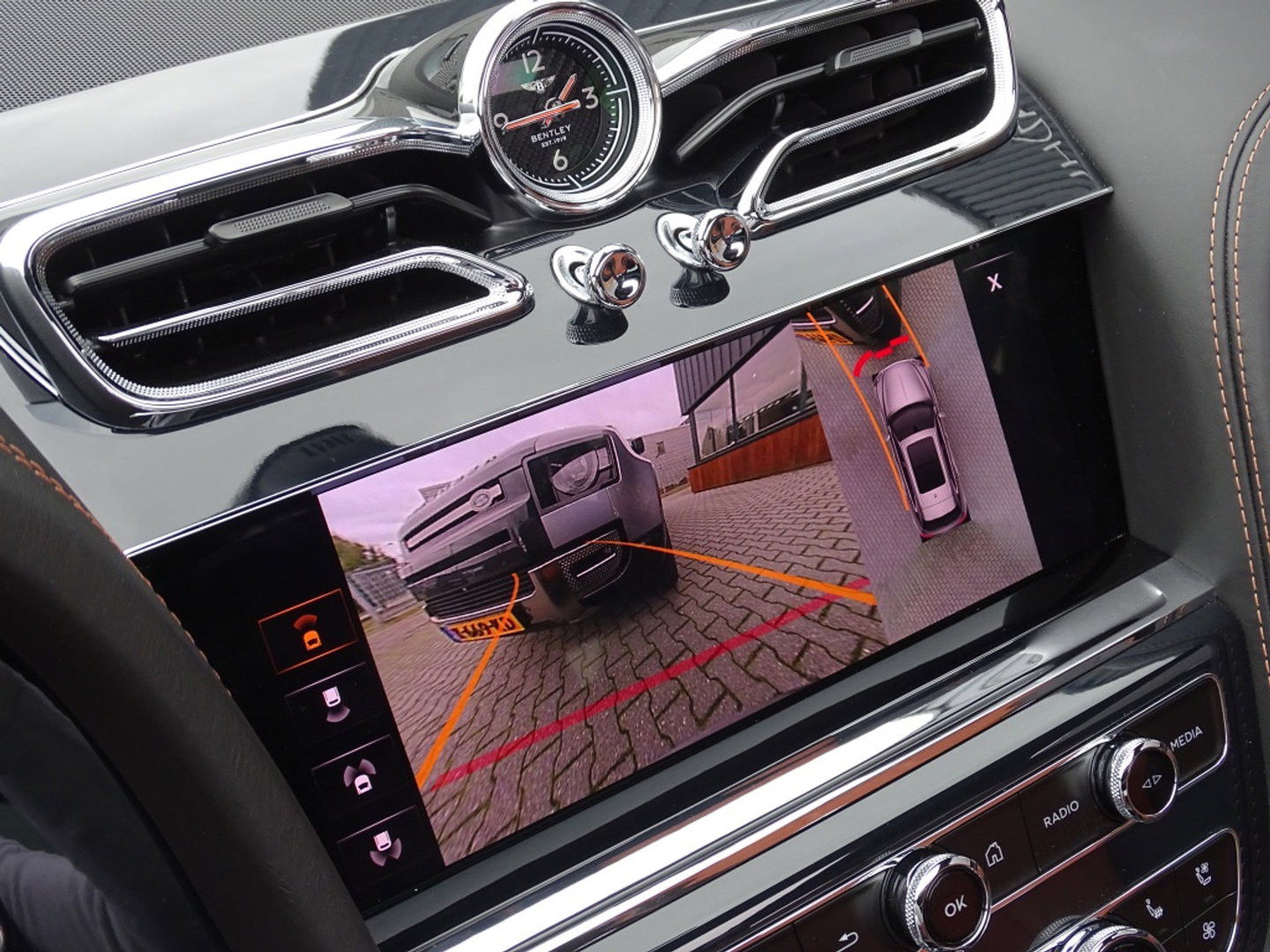 Bentley Bentayga 4.0 V8 550PK / Naim / 4-pers VIP / massage / black ed. / 360°