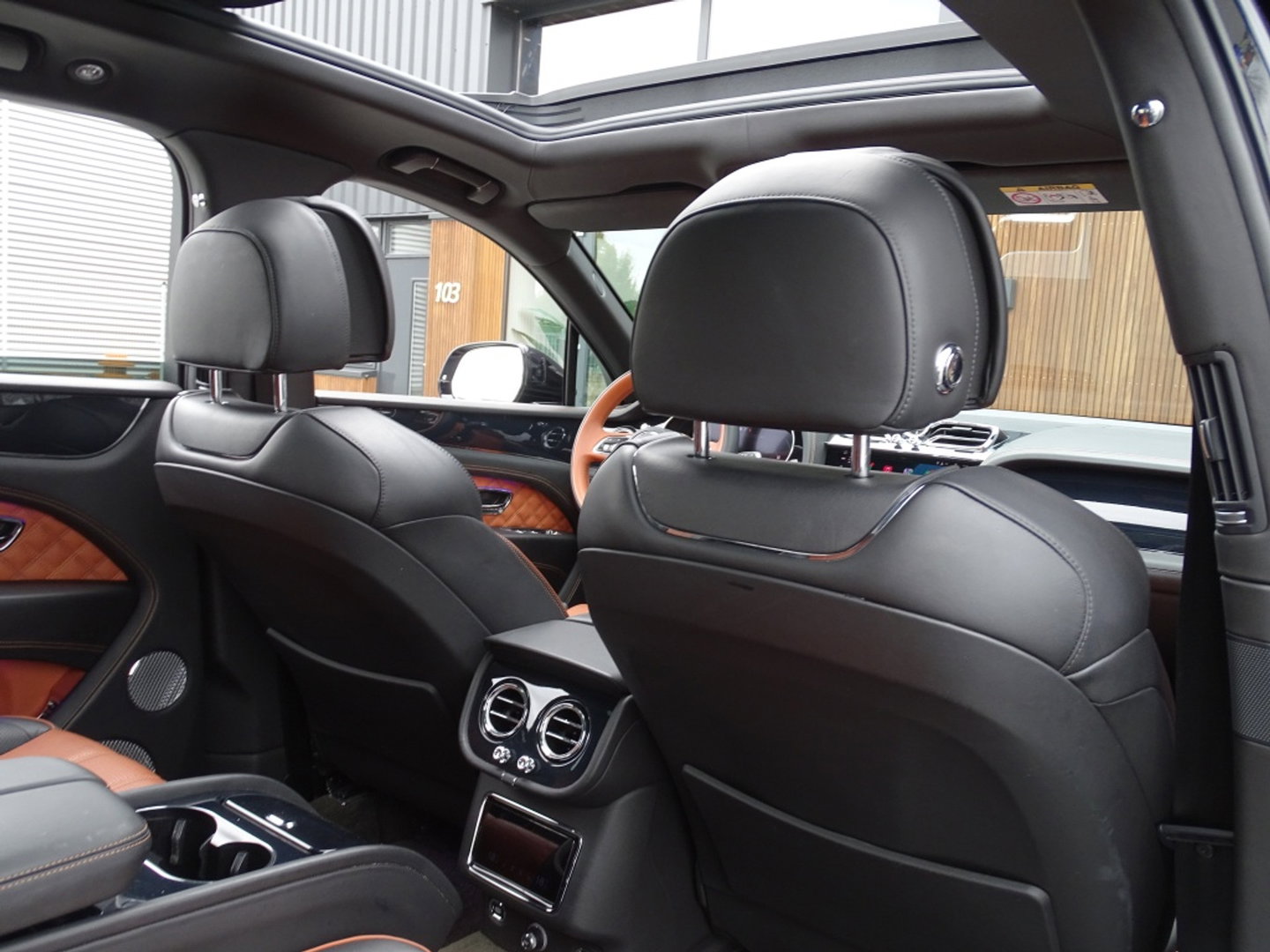 Bentley Bentayga 4.0 V8 550PK / Naim / 4-pers VIP / massage / black ed. / 360°