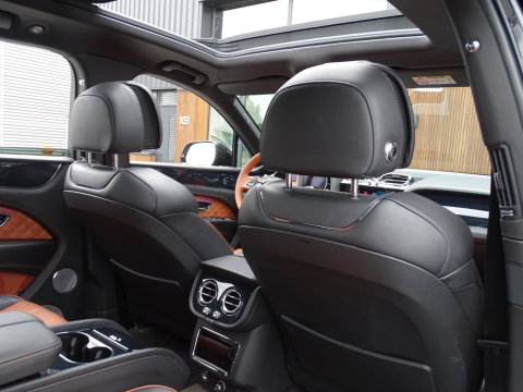 Bentley Bentayga 4.0 V8 550PK / Naim / 4-pers VIP / massage / black ed. / 360°