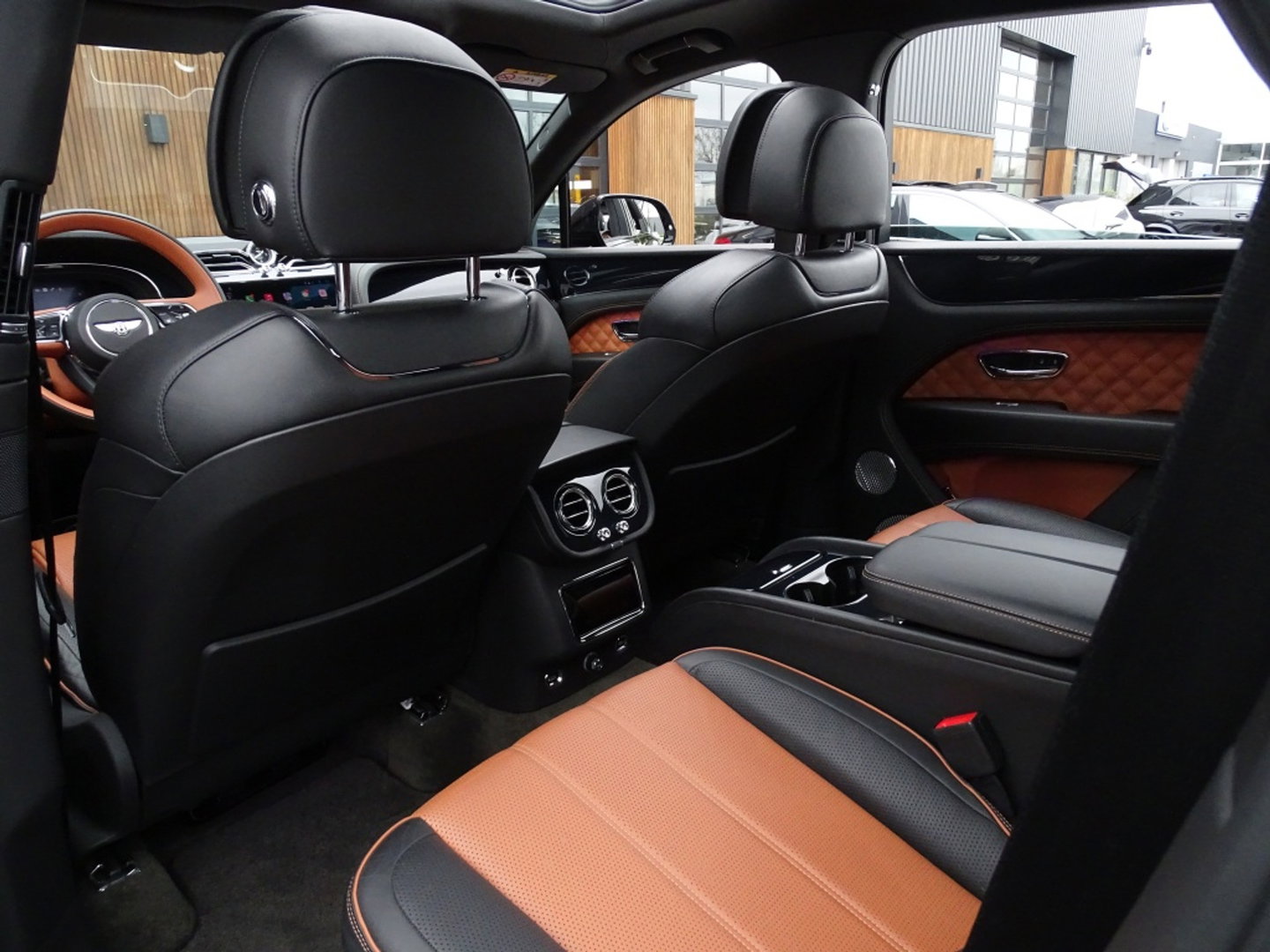 Bentley Bentayga 4.0 V8 550PK / Naim / 4-pers VIP / massage / black ed. / 360°