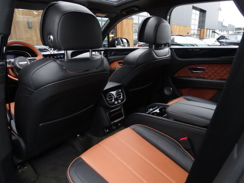Bentley Bentayga 4.0 V8 550PK / Naim / 4-pers VIP / massage / black ed. / 360°