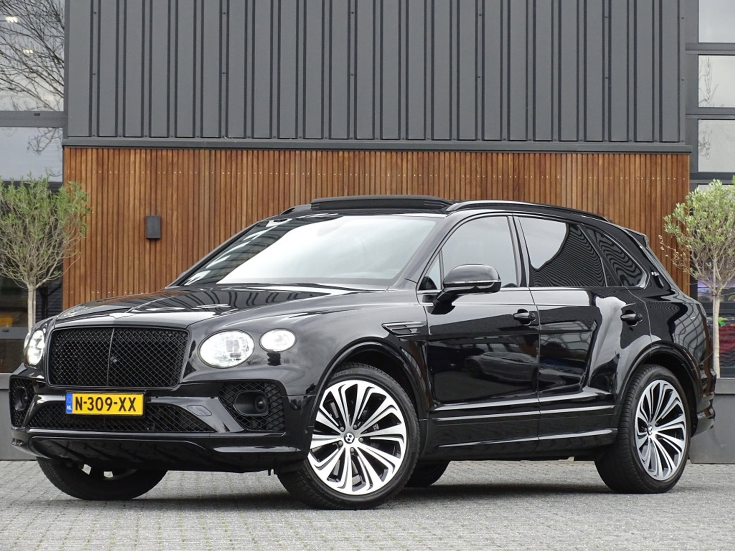 Bentley Bentayga 4.0 V8 550PK / Naim / 4-pers VIP / massage / black ed. / 360°