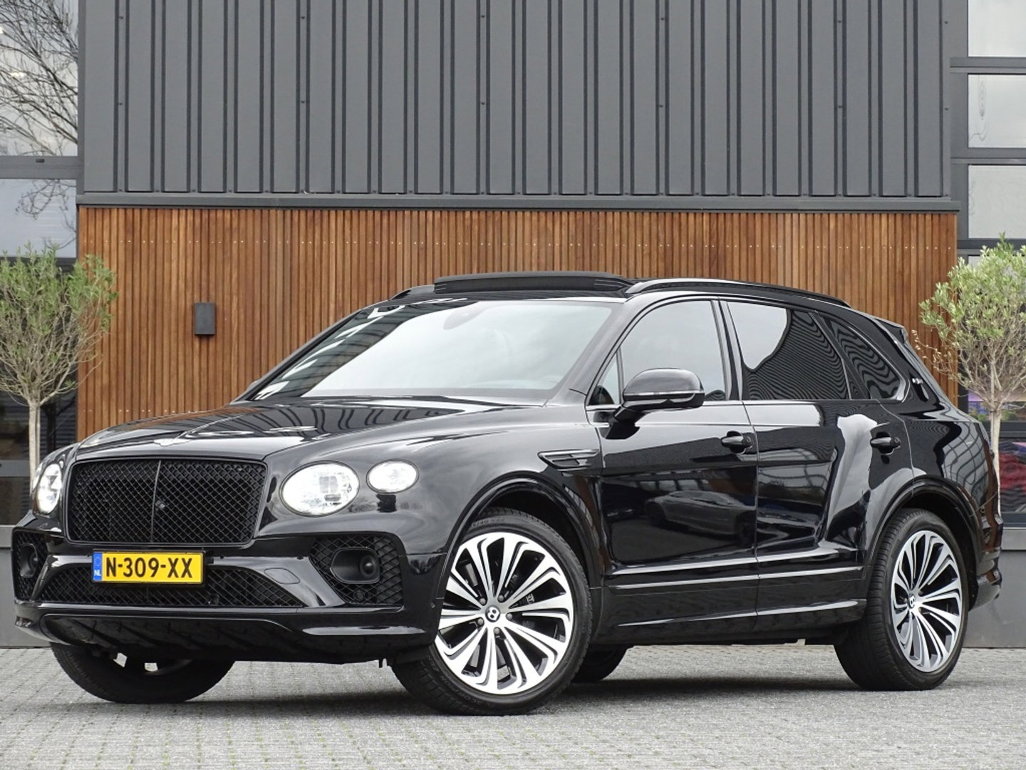 Bentley Bentayga 4.0 V8 550PK / Naim / 4-pers VIP / massage / black ed. / 360°