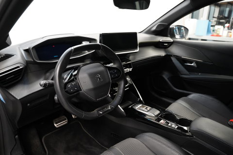 Peugeot e-208 EV GT 350 50 kWh 136PK | Camera | Stoelverwarming | Navi | Dodehoek | 17'' LM NAP!