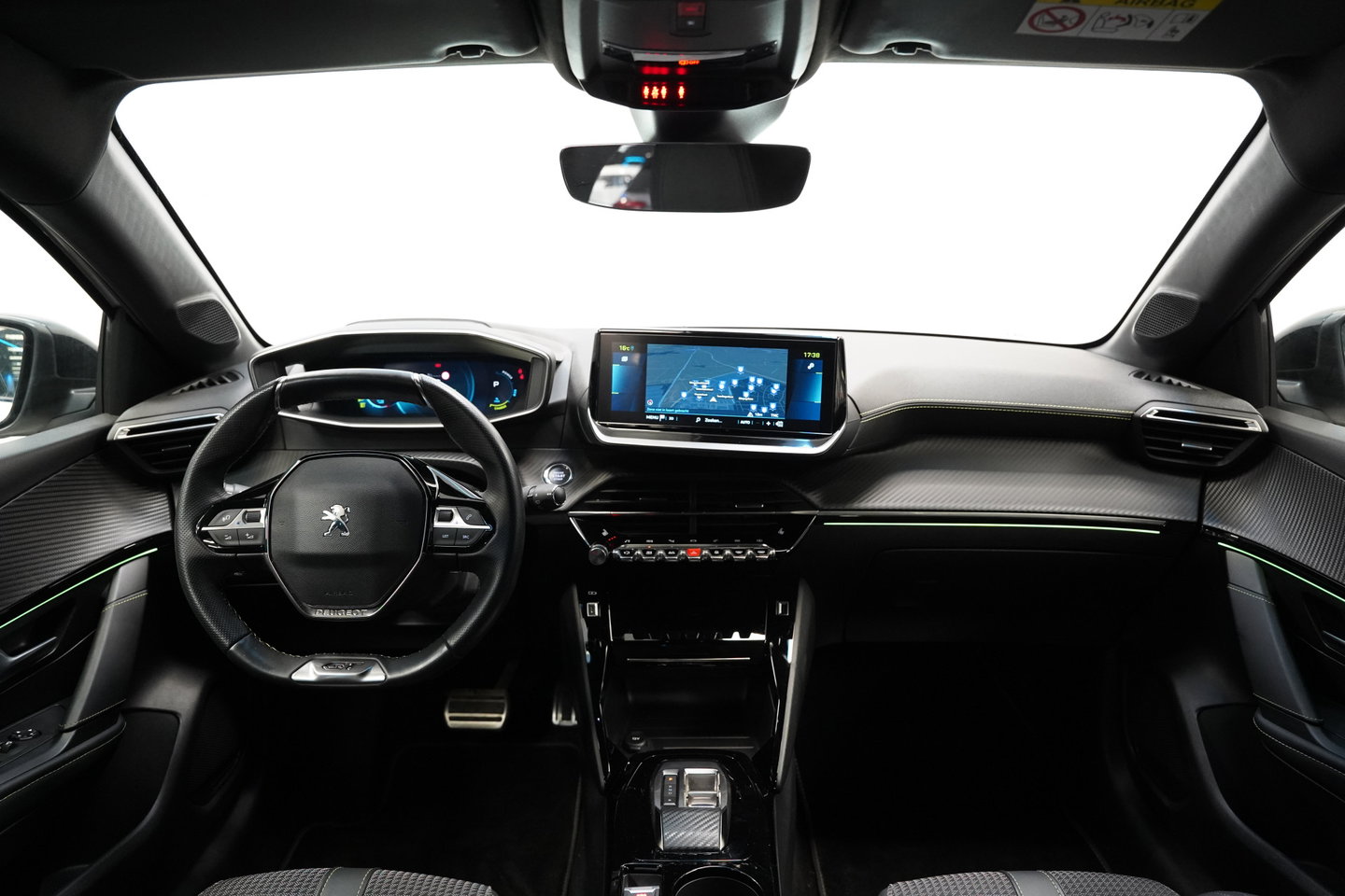 Peugeot e-208 EV GT 350 50 kWh 136PK | Camera | Stoelverwarming | Navi | Dodehoek | 17'' LM NAP!