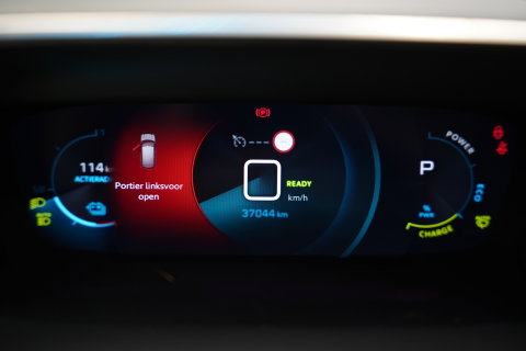 Peugeot e-208 EV GT 350 50 kWh 136PK | Camera | Stoelverwarming | Navi | Dodehoek | 17'' LM NAP!