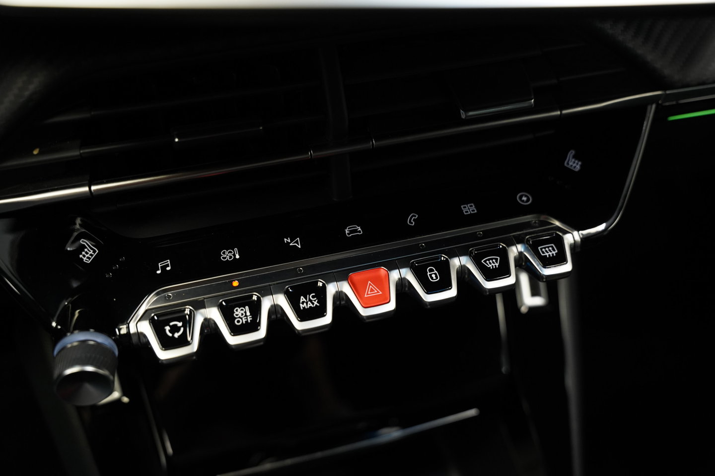 Peugeot e-208 EV GT 350 50 kWh 136PK | Camera | Stoelverwarming | Navi | Dodehoek | 17'' LM NAP!