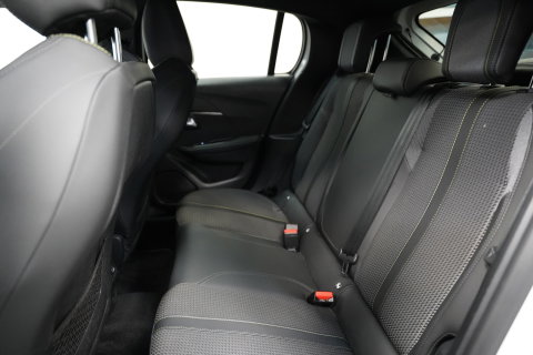 Peugeot e-208 EV GT 350 50 kWh 136PK | Camera | Stoelverwarming | Navi | Dodehoek | 17'' LM NAP!
