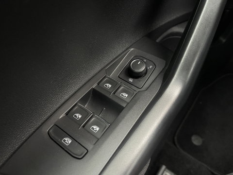 Volkswagen Polo 1.0 TSI Highline Business R | Cruise Control | Draadloze Apple Carplay/Android Auto | DAB | Stoelverwarming | Front Assist | Navigatie | Airconditioning |