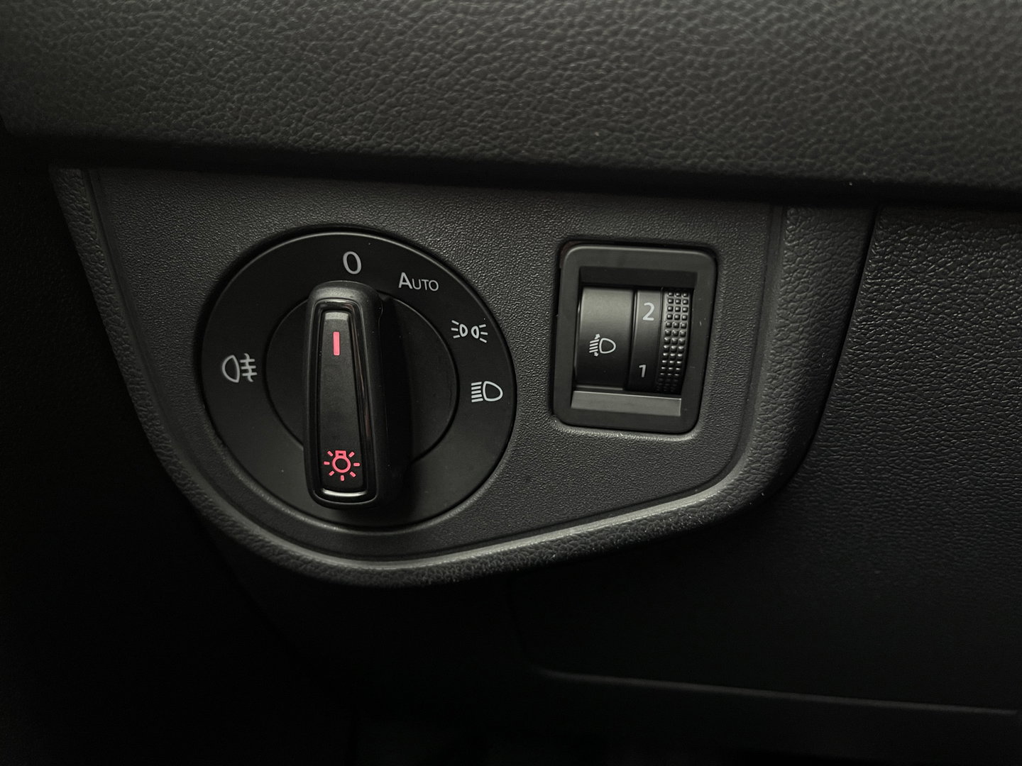 Volkswagen Polo 1.0 TSI Highline Business R | Cruise Control | Draadloze Apple Carplay/Android Auto | DAB | Stoelverwarming | Front Assist | Navigatie | Airconditioning |