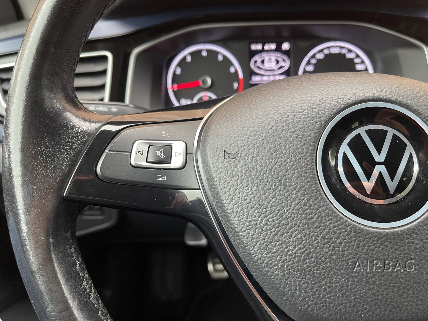 Volkswagen Polo 1.0 TSI Highline Business R | Cruise Control | Draadloze Apple Carplay/Android Auto | DAB | Stoelverwarming | Front Assist | Navigatie | Airconditioning |