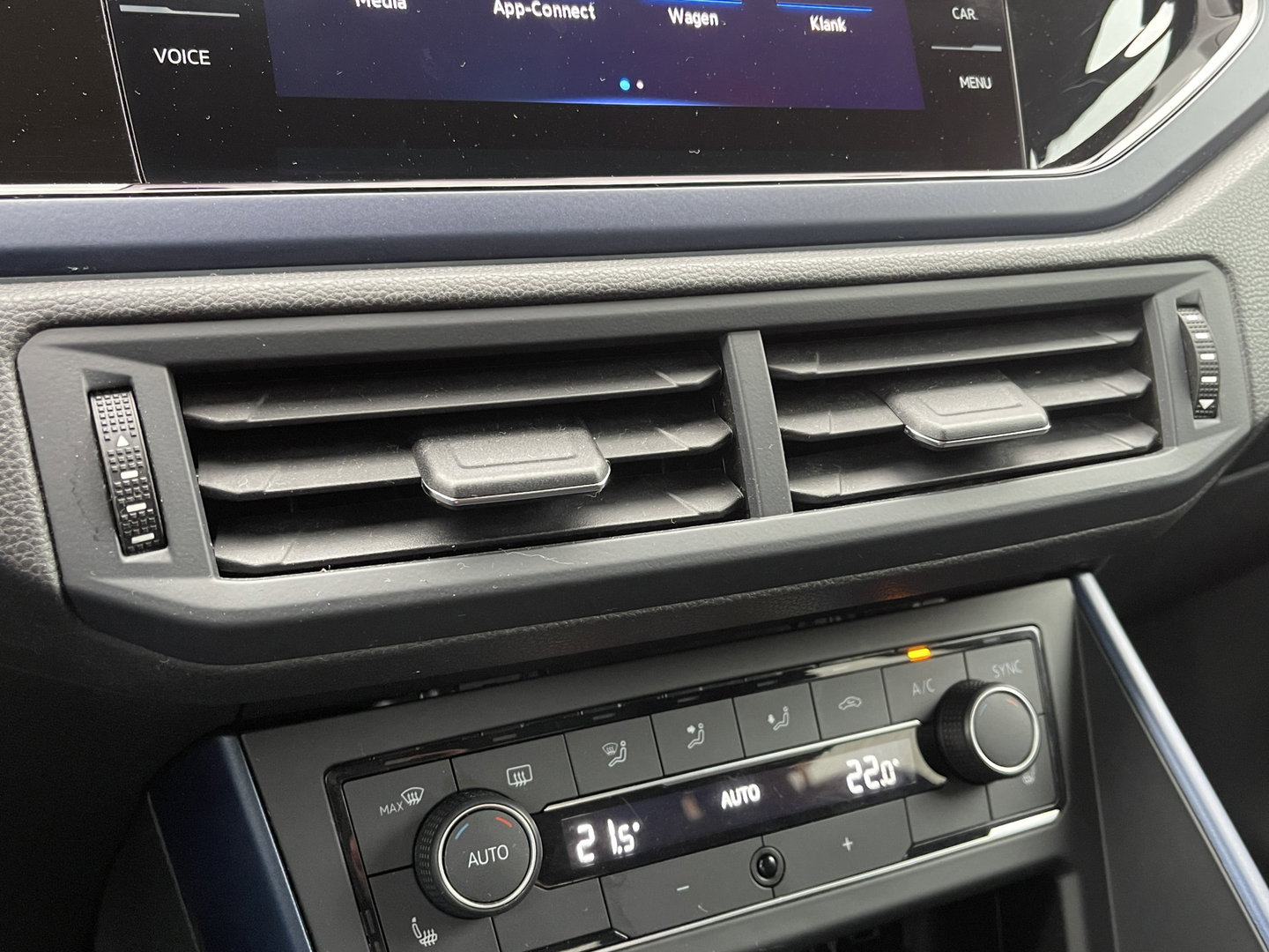 Volkswagen Polo 1.0 TSI Highline Business R | Cruise Control | Draadloze Apple Carplay/Android Auto | DAB | Stoelverwarming | Front Assist | Navigatie | Airconditioning |