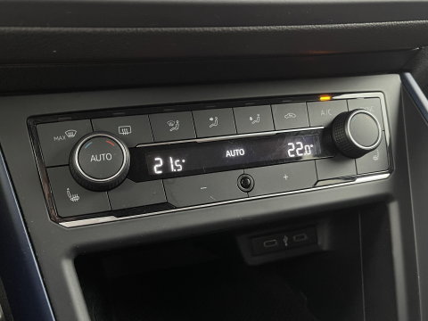 Volkswagen Polo 1.0 TSI Highline Business R | Cruise Control | Draadloze Apple Carplay/Android Auto | DAB | Stoelverwarming | Front Assist | Navigatie | Airconditioning |