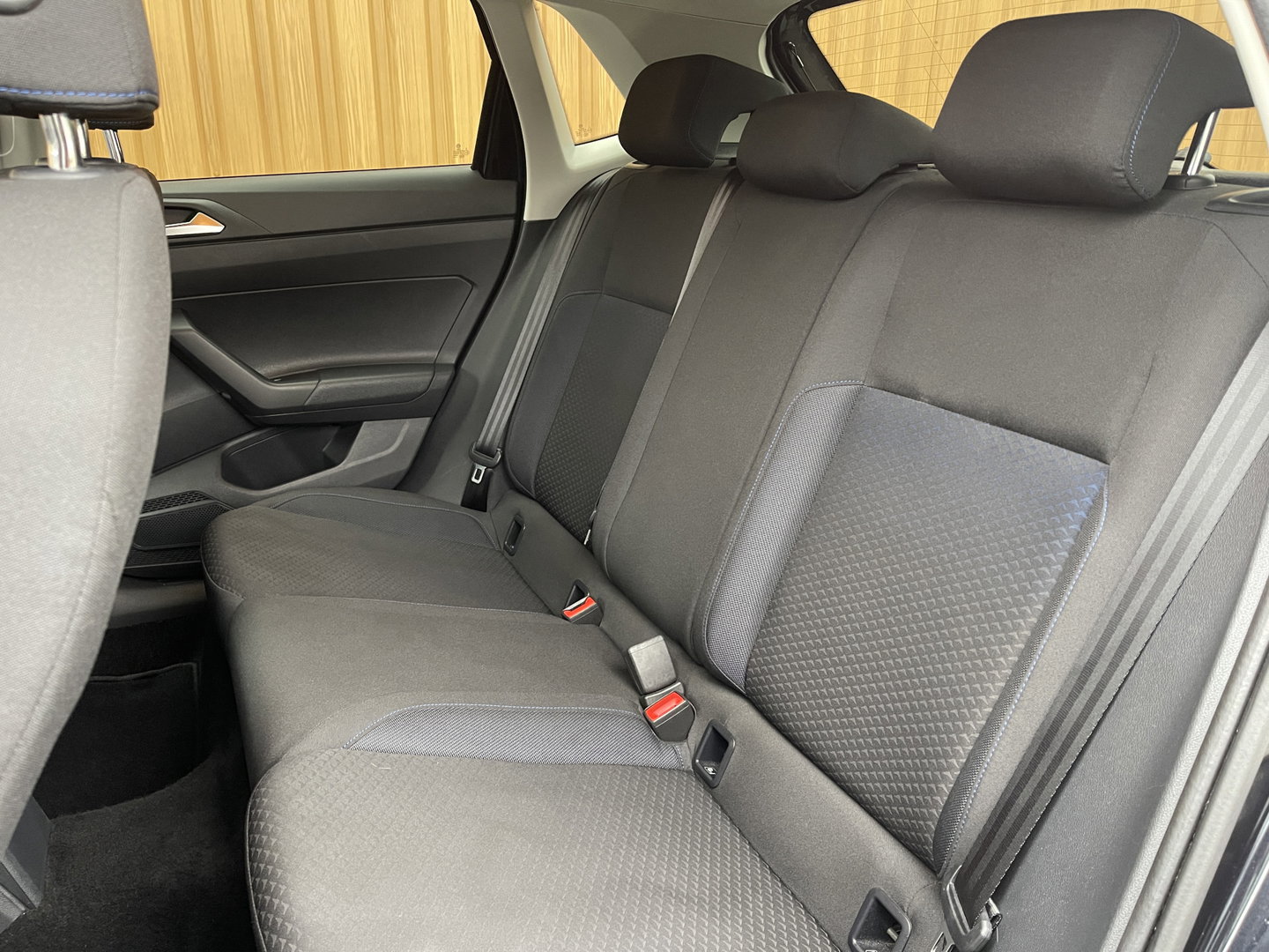 Volkswagen Polo 1.0 TSI Highline Business R | Cruise Control | Draadloze Apple Carplay/Android Auto | DAB | Stoelverwarming | Front Assist | Navigatie | Airconditioning |