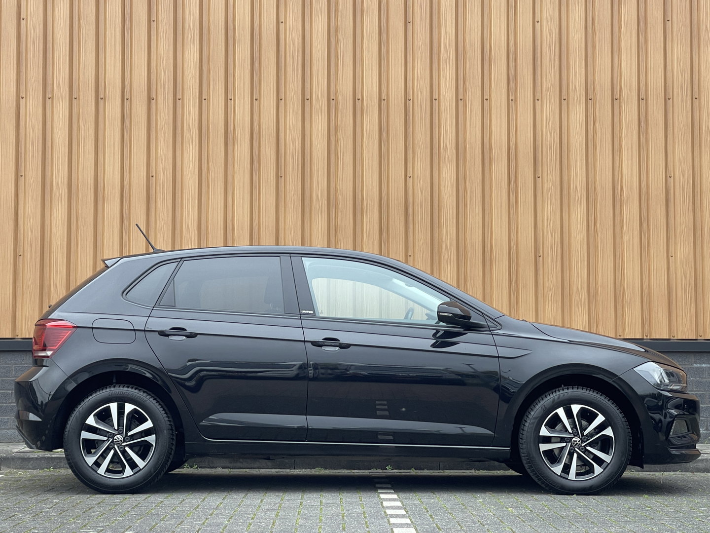 Volkswagen Polo 1.0 TSI Highline Business R | Cruise Control | Draadloze Apple Carplay/Android Auto | DAB | Stoelverwarming | Front Assist | Navigatie | Airconditioning |