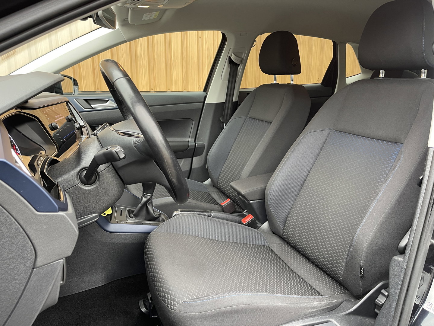 Volkswagen Polo 1.0 TSI Highline Business R | Cruise Control | Draadloze Apple Carplay/Android Auto | DAB | Stoelverwarming | Front Assist | Navigatie | Airconditioning |