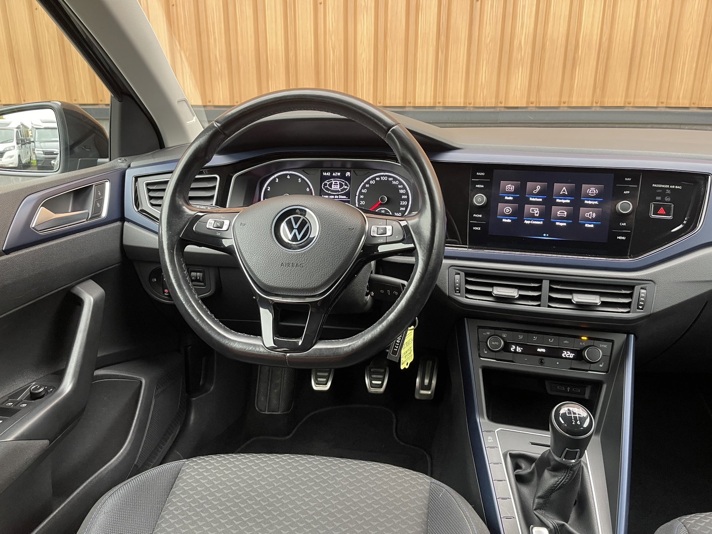 Volkswagen Polo 1.0 TSI Highline Business R | Cruise Control | Draadloze Apple Carplay/Android Auto | DAB | Stoelverwarming | Front Assist | Navigatie | Airconditioning |