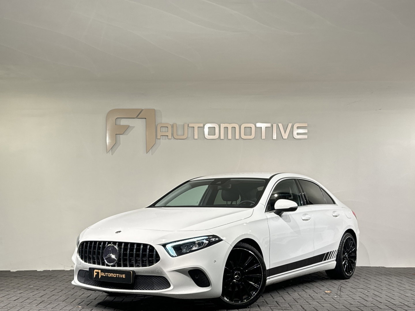 Mercedes-Benz A-Klasse 180 AMG Cruise Control|Lane Assist|Stoelverwarming