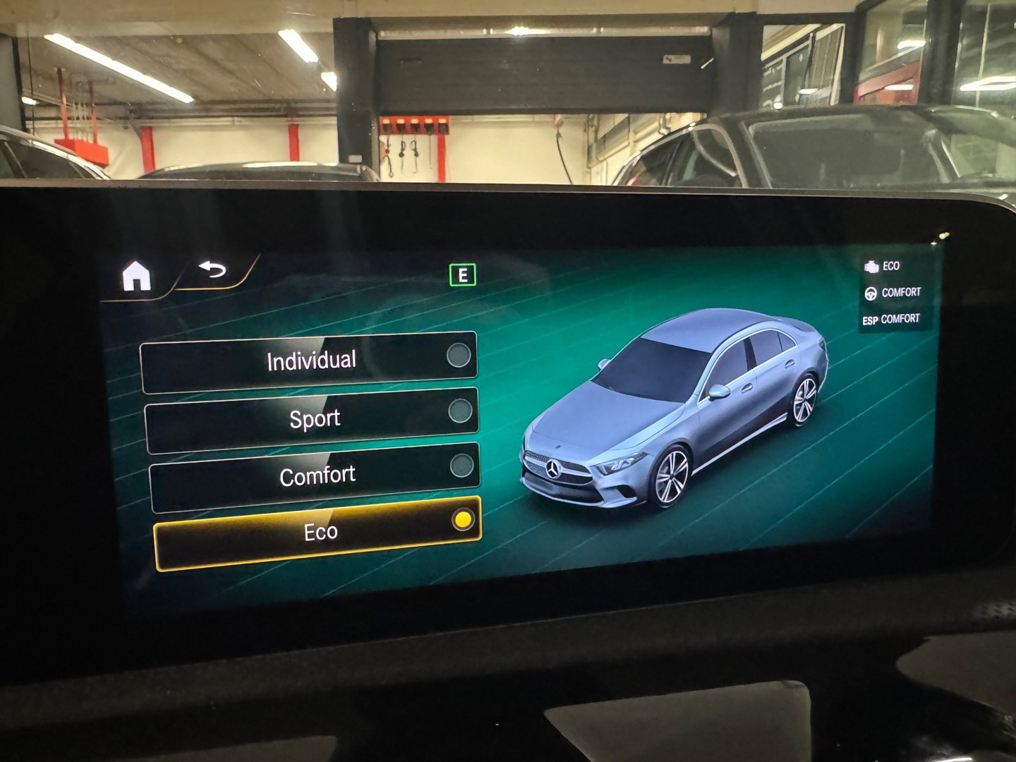 Mercedes-Benz A-Klasse 180 AMG Cruise Control|Lane Assist|Stoelverwarming