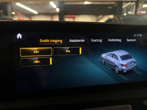 Mercedes-Benz A-Klasse 180 AMG Cruise Control|Lane Assist|Stoelverwarming