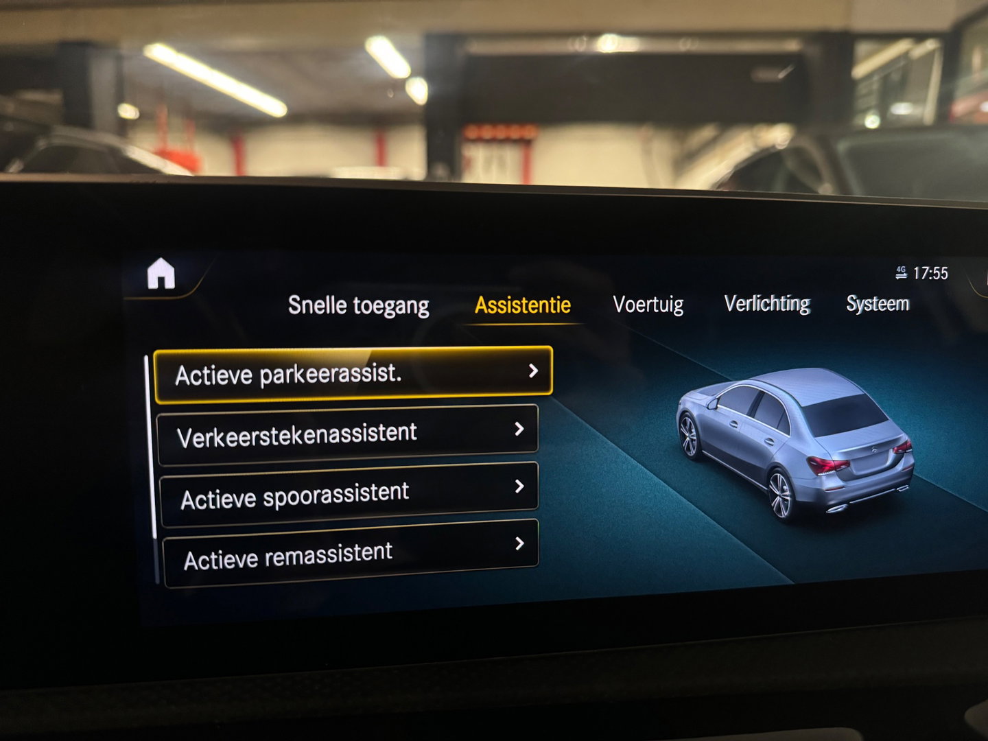Mercedes-Benz A-Klasse 180 AMG Cruise Control|Lane Assist|Stoelverwarming
