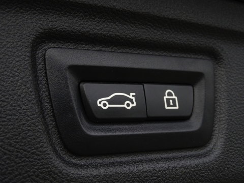 BMW 3-serie 330e 292PK M-Sport Individual / M340 Edit. / Dravit / 360° / Laser / Pano