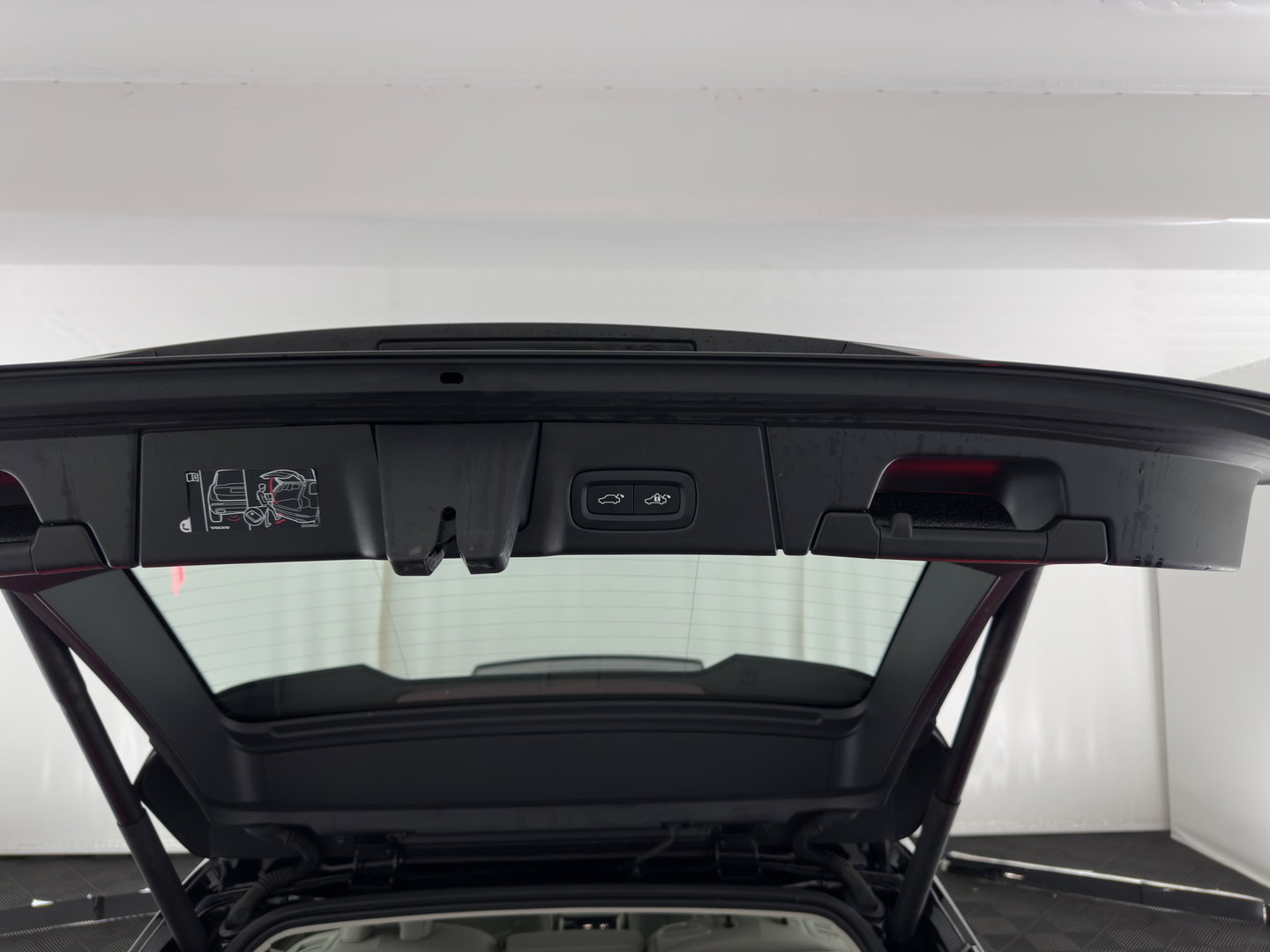 Volvo V90 2.0 T6 Plug-in hybrid AWD Ultimate Bright {SoH-96%} (INCL.BTW) Aut. *PANO | HEAD-UP | LEATHER | FULL-LED | BOWERS&WILKINS | MEMORY-PACK | CAMERA | KEYLESS | HEATED-COMFORTSEATS | BLIND-SPOT | DIGI-COCKPIT | CARPLAY | NAVI-FULLMAP | 20''ALU*