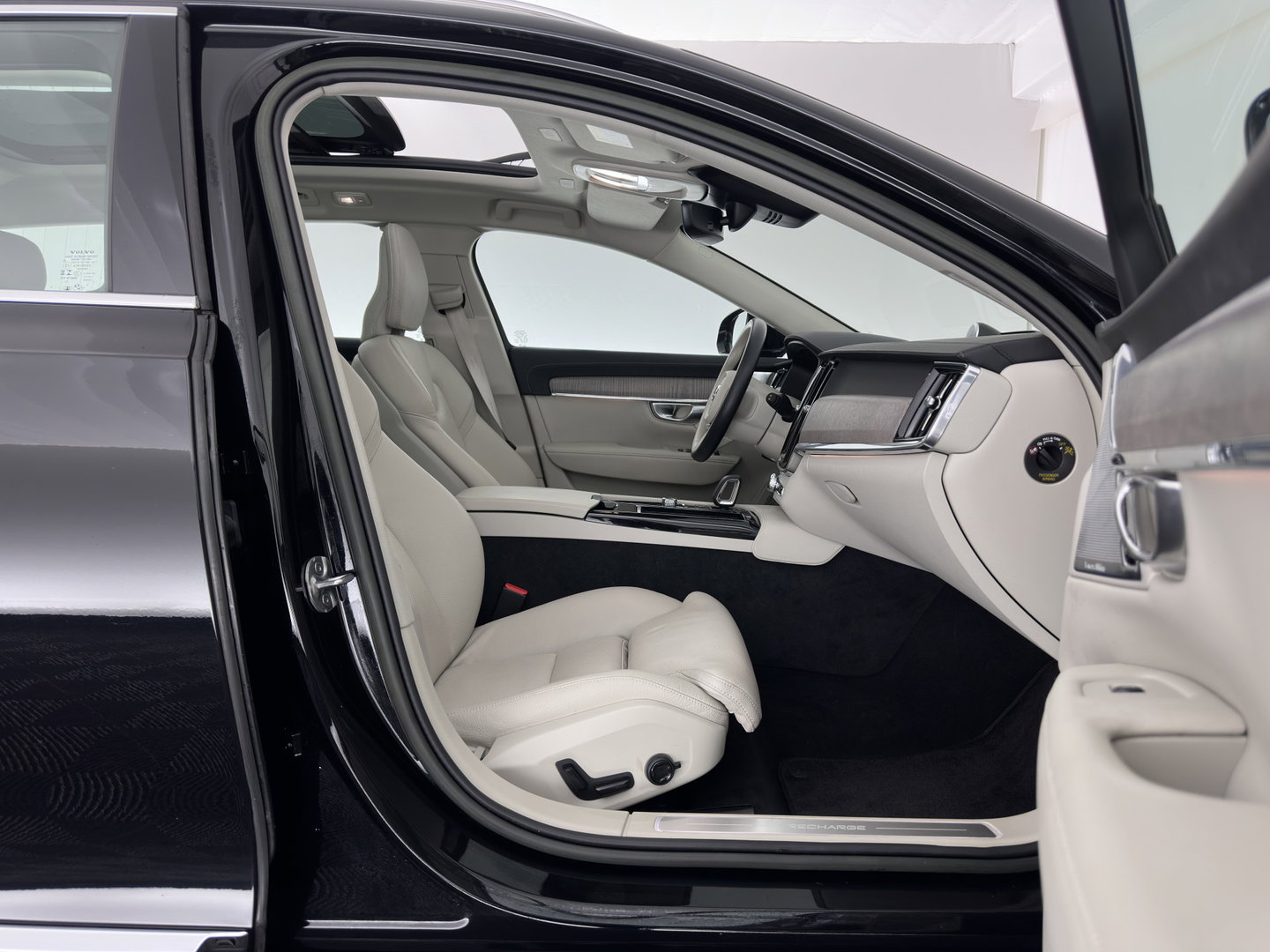 Volvo V90 2.0 T6 Plug-in hybrid AWD Ultimate Bright {SoH-96%} (INCL.BTW) Aut. *PANO | HEAD-UP | LEATHER | FULL-LED | BOWERS&WILKINS | MEMORY-PACK | CAMERA | KEYLESS | HEATED-COMFORTSEATS | BLIND-SPOT | DIGI-COCKPIT | CARPLAY | NAVI-FULLMAP | 20''ALU*