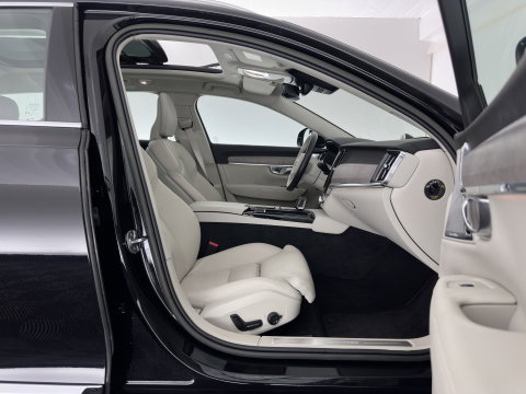 Volvo V90 2.0 T6 Plug-in hybrid AWD Ultimate Bright {SoH-96%} (INCL.BTW) Aut. *PANO | HEAD-UP | LEATHER | FULL-LED | BOWERS&WILKINS | MEMORY-PACK | CAMERA | KEYLESS | HEATED-COMFORTSEATS | BLIND-SPOT | DIGI-COCKPIT | CARPLAY | NAVI-FULLMAP | 20''ALU*