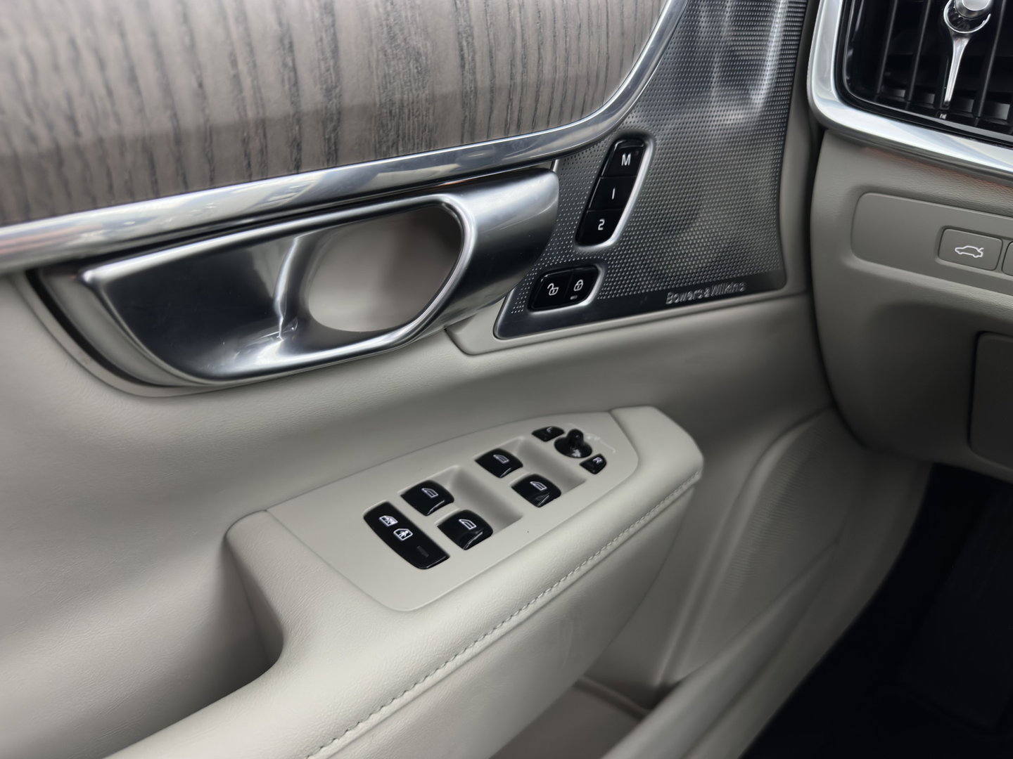 Volvo V90 2.0 T6 Plug-in hybrid AWD Ultimate Bright {SoH-96%} (INCL.BTW) Aut. *PANO | HEAD-UP | LEATHER | FULL-LED | BOWERS&WILKINS | MEMORY-PACK | CAMERA | KEYLESS | HEATED-COMFORTSEATS | BLIND-SPOT | DIGI-COCKPIT | CARPLAY | NAVI-FULLMAP | 20''ALU*