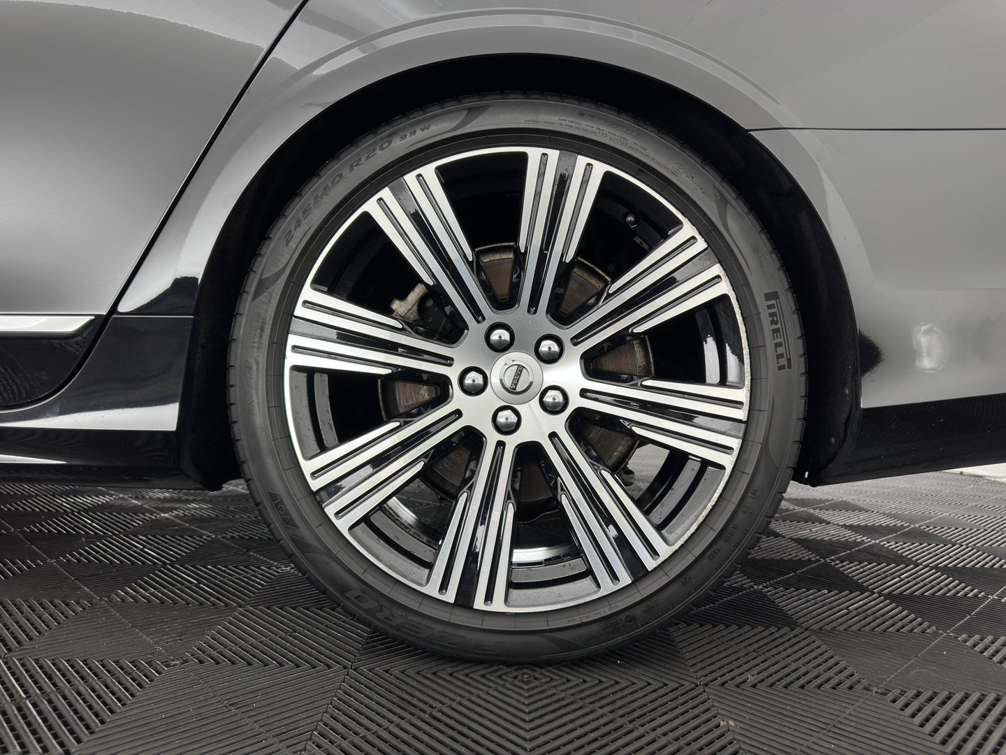 Volvo V90 2.0 T6 Plug-in hybrid AWD Ultimate Bright {SoH-96%} (INCL.BTW) Aut. *PANO | HEAD-UP | LEATHER | FULL-LED | BOWERS&WILKINS | MEMORY-PACK | CAMERA | KEYLESS | HEATED-COMFORTSEATS | BLIND-SPOT | DIGI-COCKPIT | CARPLAY | NAVI-FULLMAP | 20''ALU*