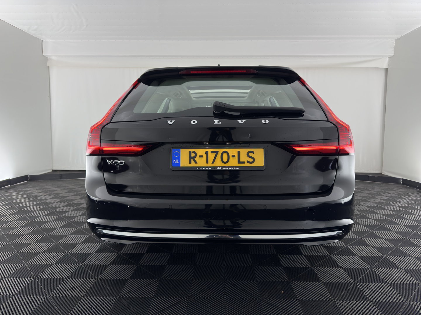 Volvo V90 2.0 T6 Plug-in hybrid AWD Ultimate Bright {SoH-96%} (INCL.BTW) Aut. *PANO | HEAD-UP | LEATHER | FULL-LED | BOWERS&WILKINS | MEMORY-PACK | CAMERA | KEYLESS | HEATED-COMFORTSEATS | BLIND-SPOT | DIGI-COCKPIT | CARPLAY | NAVI-FULLMAP | 20''ALU*