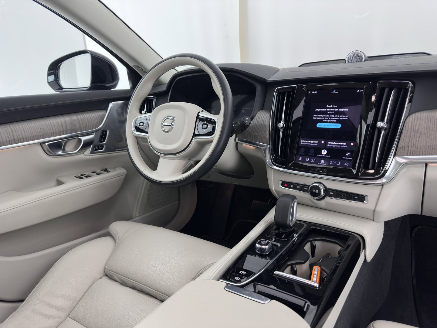 Volvo V90 2.0 T6 Plug-in hybrid AWD Ultimate Bright {SoH-96%} (INCL.BTW) Aut. *PANO | HEAD-UP | LEATHER | FULL-LED | BOWERS&WILKINS | MEMORY-PACK | CAMERA | KEYLESS | HEATED-COMFORTSEATS | BLIND-SPOT | DIGI-COCKPIT | CARPLAY | NAVI-FULLMAP | 20''ALU*