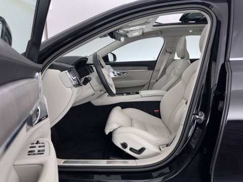 Volvo V90 2.0 T6 Plug-in hybrid AWD Ultimate Bright {SoH-96%} (INCL.BTW) Aut. *PANO | HEAD-UP | LEATHER | FULL-LED | BOWERS&WILKINS | MEMORY-PACK | CAMERA | KEYLESS | HEATED-COMFORTSEATS | BLIND-SPOT | DIGI-COCKPIT | CARPLAY | NAVI-FULLMAP | 20''ALU*