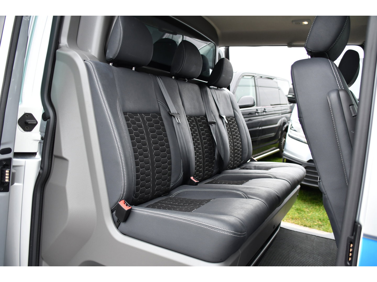 Volkswagen Transporter 2.0 TDI L2H1 30 DC Bulli Virtual, Adaptieve Cruise, Camera, Leder, LED, 2 x Schuifdeur, Stoelverwarming, Automaat, Uniek!