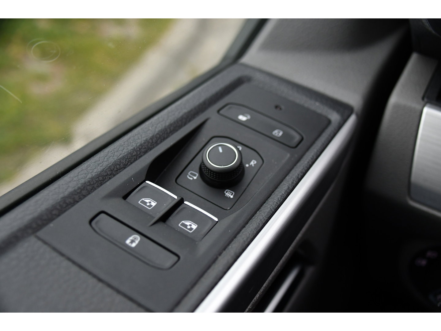 Volkswagen Transporter 2.0 TDI L2H1 30 DC Bulli Virtual, Adaptieve Cruise, Camera, Leder, LED, 2 x Schuifdeur, Stoelverwarming, Automaat, Uniek!