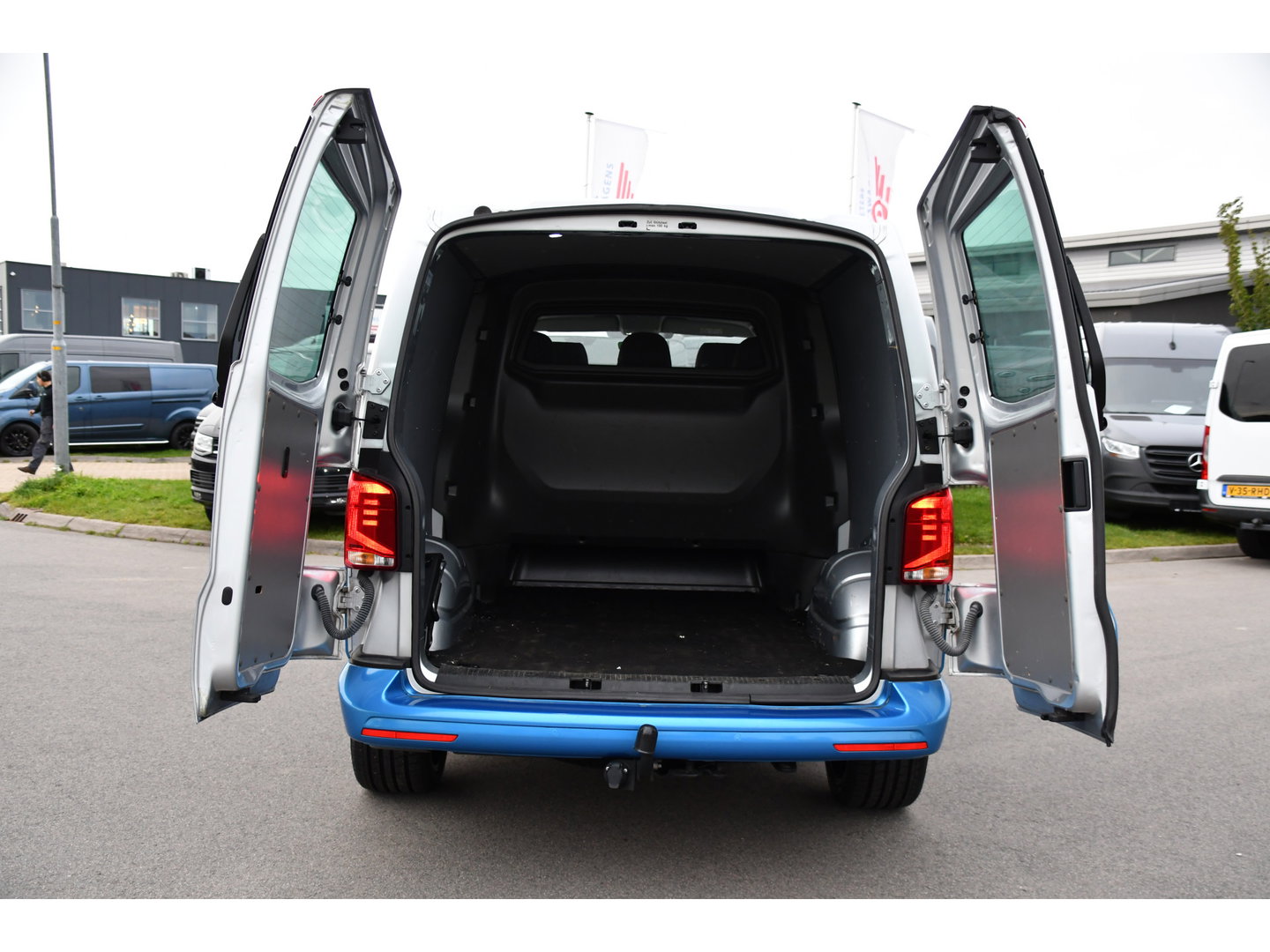 Volkswagen Transporter 2.0 TDI L2H1 30 DC Bulli Virtual, Adaptieve Cruise, Camera, Leder, LED, 2 x Schuifdeur, Stoelverwarming, Automaat, Uniek!