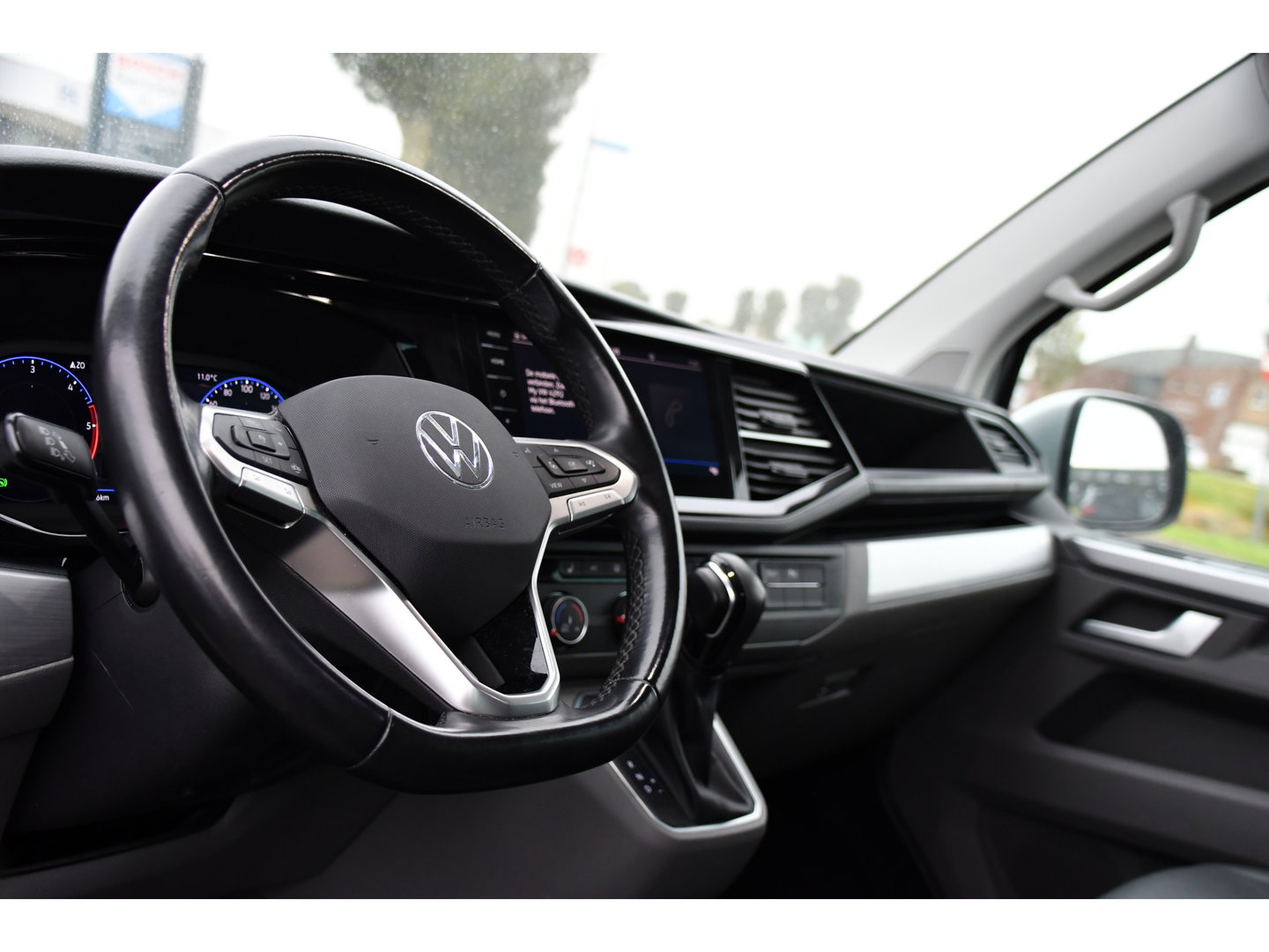 Volkswagen Transporter 2.0 TDI L2H1 30 DC Bulli Virtual, Adaptieve Cruise, Camera, Leder, LED, 2 x Schuifdeur, Stoelverwarming, Automaat, Uniek!