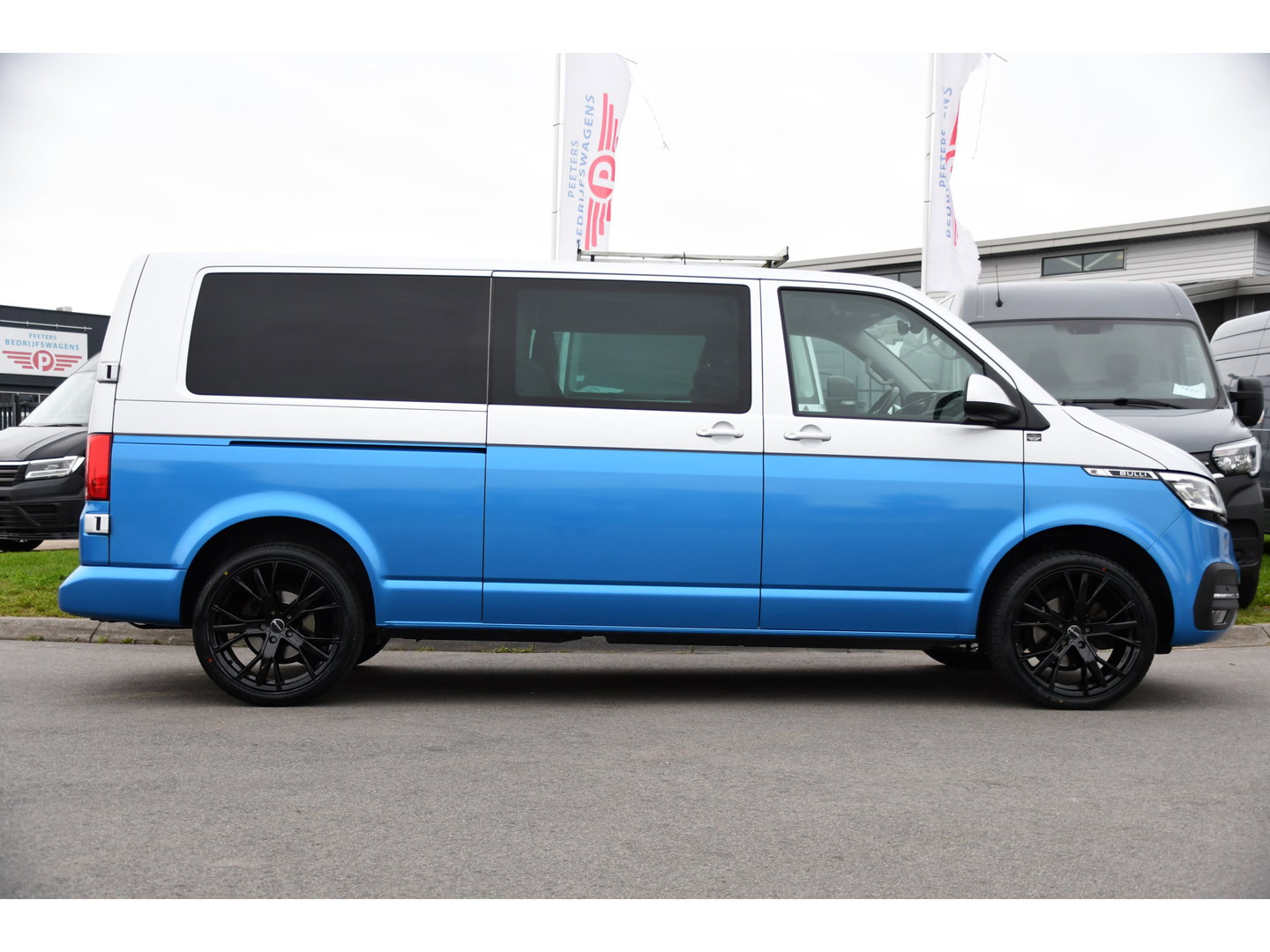 Volkswagen Transporter 2.0 TDI L2H1 30 DC Bulli Virtual, Adaptieve Cruise, Camera, Leder, LED, 2 x Schuifdeur, Stoelverwarming, Automaat, Uniek!