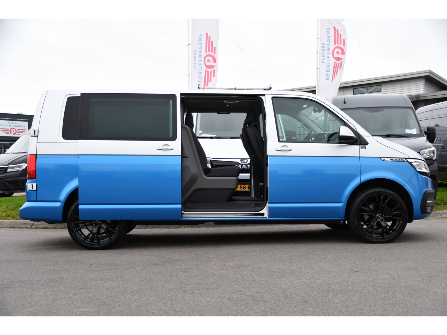 Volkswagen Transporter 2.0 TDI L2H1 30 DC Bulli Virtual, Adaptieve Cruise, Camera, Leder, LED, 2 x Schuifdeur, Stoelverwarming, Automaat, Uniek!
