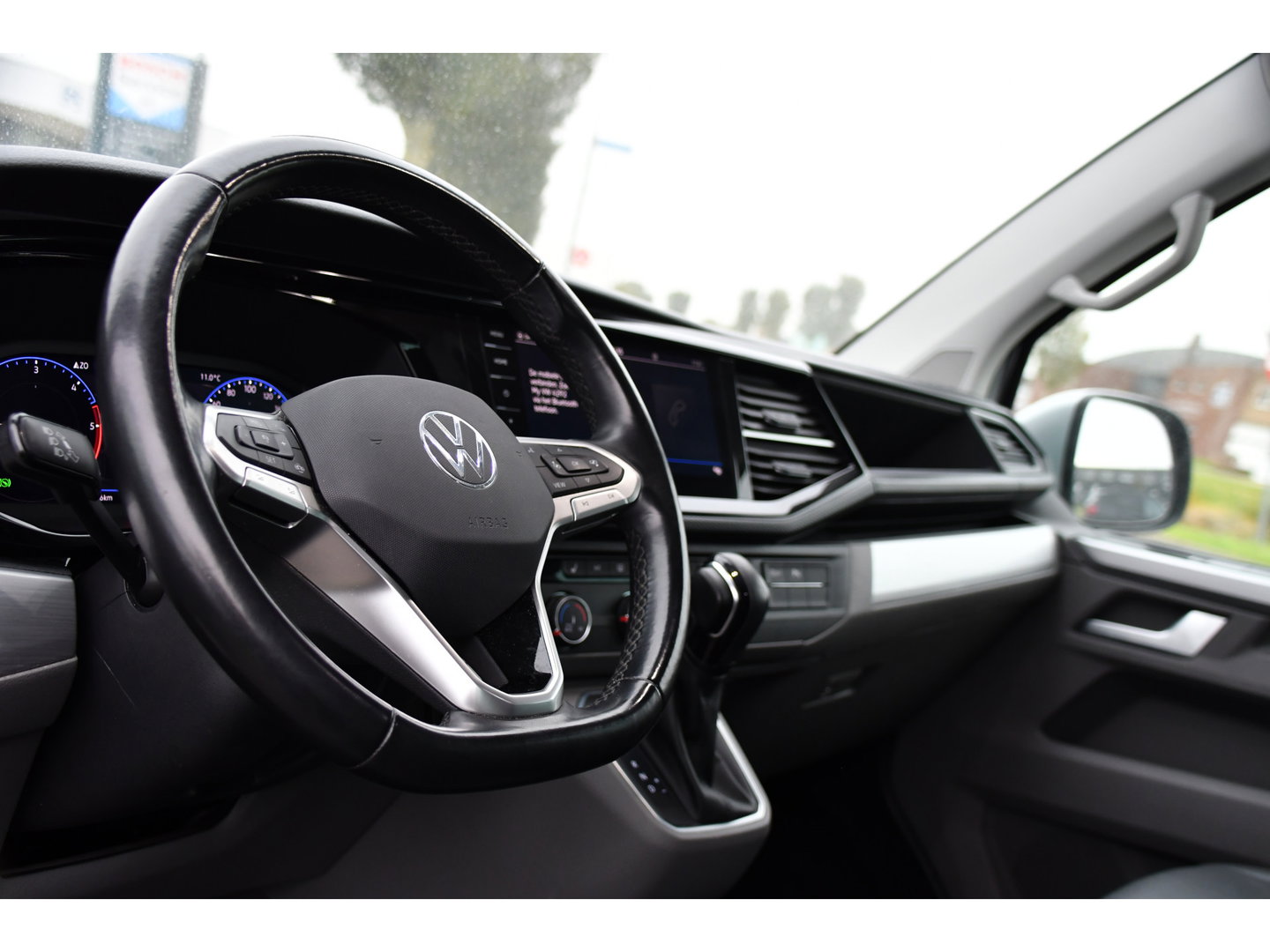 Volkswagen Transporter 2.0 TDI L2H1 30 DC Bulli Virtual, Adaptieve Cruise, Camera, Leder, LED, 2 x Schuifdeur, Stoelverwarming, Automaat, Uniek!