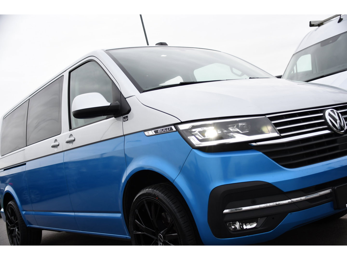 Volkswagen Transporter 2.0 TDI L2H1 30 DC Bulli Virtual, Adaptieve Cruise, Camera, Leder, LED, 2 x Schuifdeur, Stoelverwarming, Automaat, Uniek!