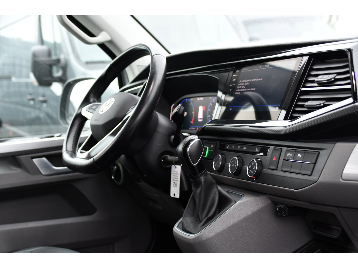Volkswagen Transporter 2.0 TDI L2H1 30 DC Bulli Virtual, Adaptieve Cruise, Camera, Leder, LED, 2 x Schuifdeur, Stoelverwarming, Automaat, Uniek!