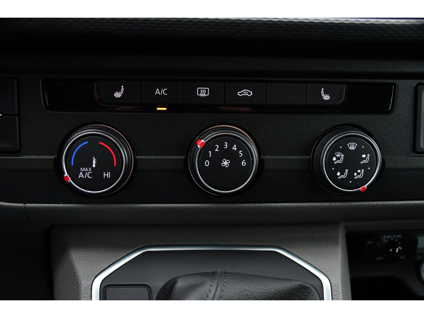 Volkswagen Transporter 2.0 TDI L2H1 30 DC Bulli Virtual, Adaptieve Cruise, Camera, Leder, LED, 2 x Schuifdeur, Stoelverwarming, Automaat, Uniek!