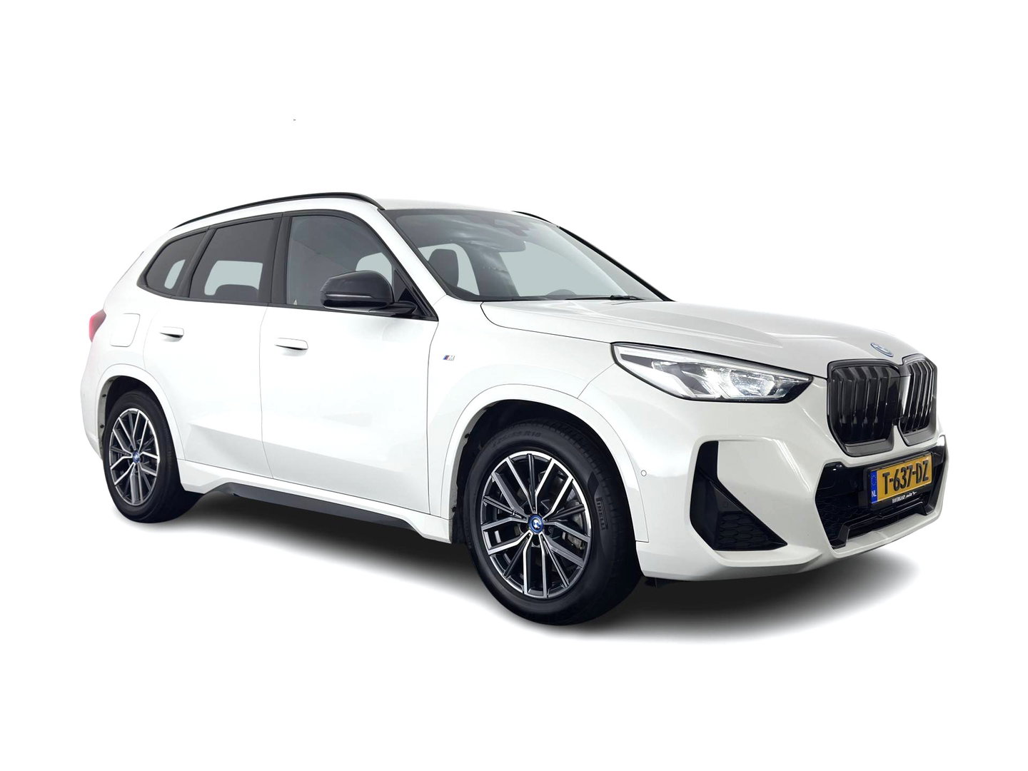 BMW iX1 xDrive30 M-Styling Launch Edition 67 kWh (3-Fase-11kW) {SoH-99%) (INCL.BTW) *LEATHER-MICROFIBRE | FULL-LED | HARMAN/KARDON | WIDESCREEN-DIGI-COCKPIT | CAMERA | PRIVACY-GLASS | SHIFT-PADDLES | SPORT-SEATS | NAVI-FULLMAP | DAB+ | 18''ALU | TOWBAR*