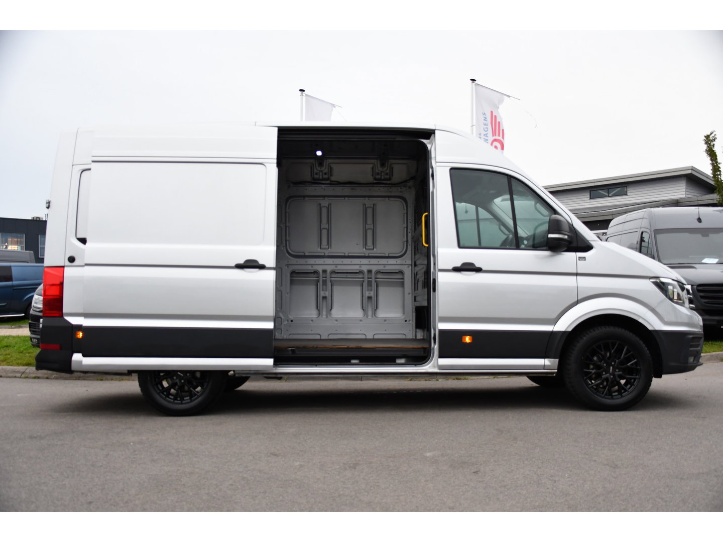 Volkswagen Crafter 35 2.0 TDI L3H3 PB Edition Camrea, Cruise, Carplay, Stoelverwarming, Automaat, 140pk, Geveerde stoel, Sensoren, Uniek!