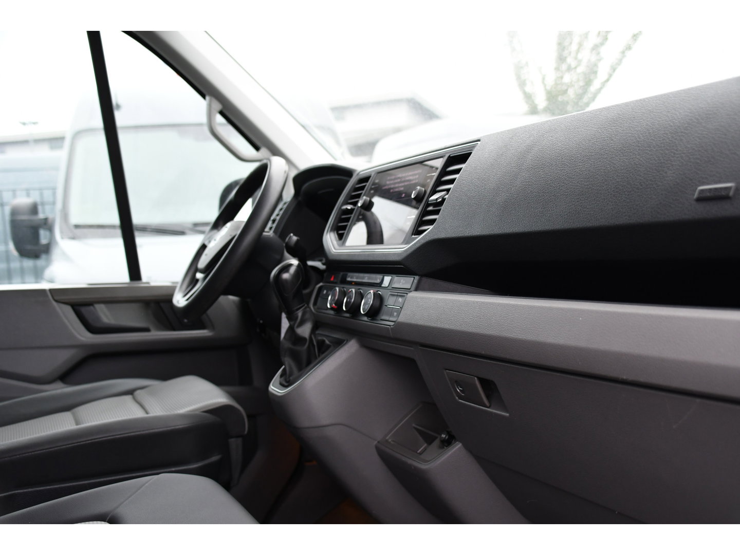 Volkswagen Crafter 35 2.0 TDI L3H3 PB Edition Camrea, Cruise, Carplay, Stoelverwarming, Automaat, 140pk, Geveerde stoel, Sensoren, Uniek!