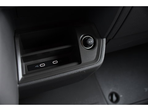 Volkswagen Crafter 35 2.0 TDI L3H3 PB Edition Camrea, Cruise, Carplay, Stoelverwarming, Automaat, 140pk, Geveerde stoel, Sensoren, Uniek!