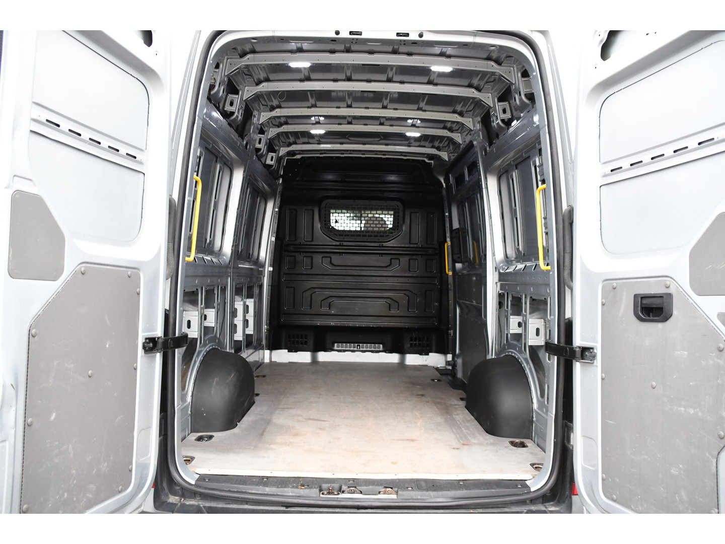 Volkswagen Crafter 35 2.0 TDI L3H3 PB Edition Camrea, Cruise, Carplay, Stoelverwarming, Automaat, 140pk, Geveerde stoel, Sensoren, Uniek!
