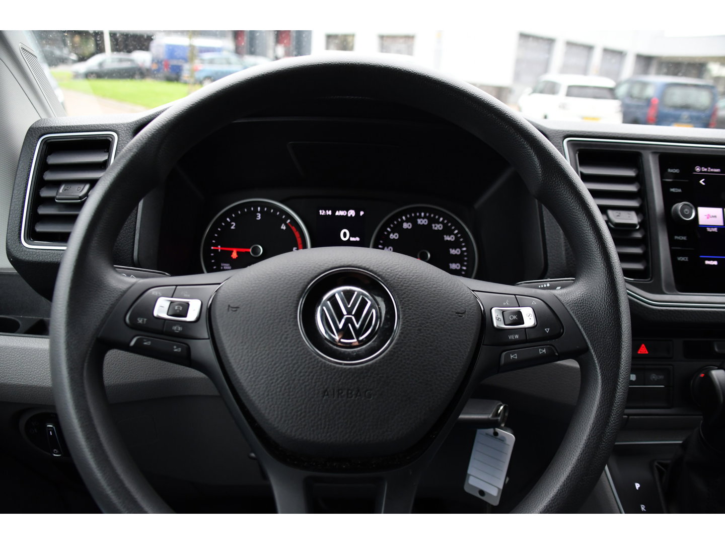 Volkswagen Crafter 35 2.0 TDI L3H3 4Motion Black Edition Adaptieve Cruise, Camera, Carplay, LED, Automaat, 177pk, 4x4, Sensoren, Airco, Uniek!